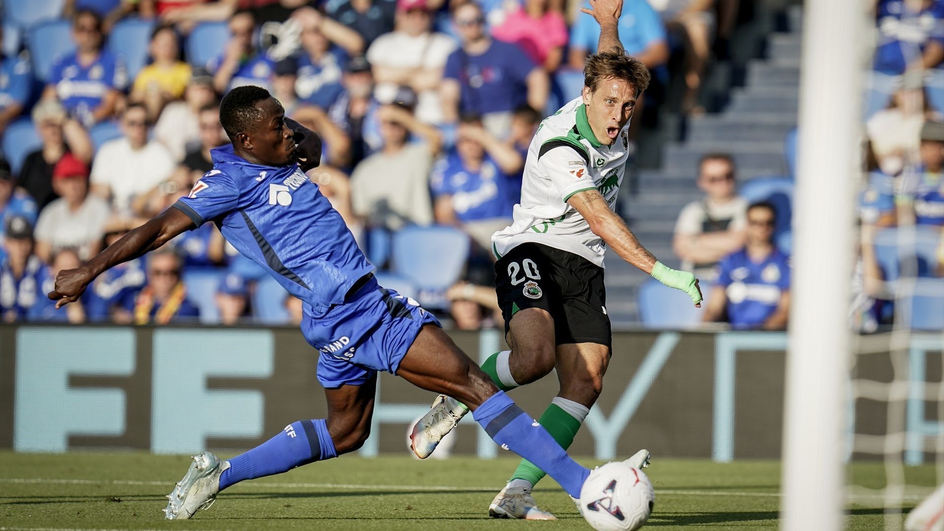Sergio Canales durante el Getafe - Racing de la jornada 2