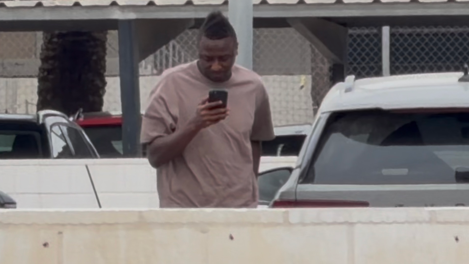 Umar Sadiq está KO