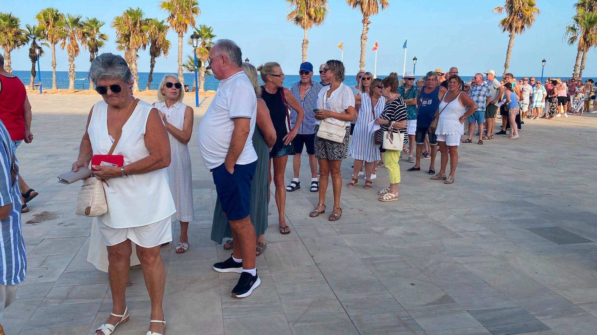 Vecinos de Orihuela Costa firman el expediente de segregación Vecinos de Orihuela Costa firman el expediente de segregación