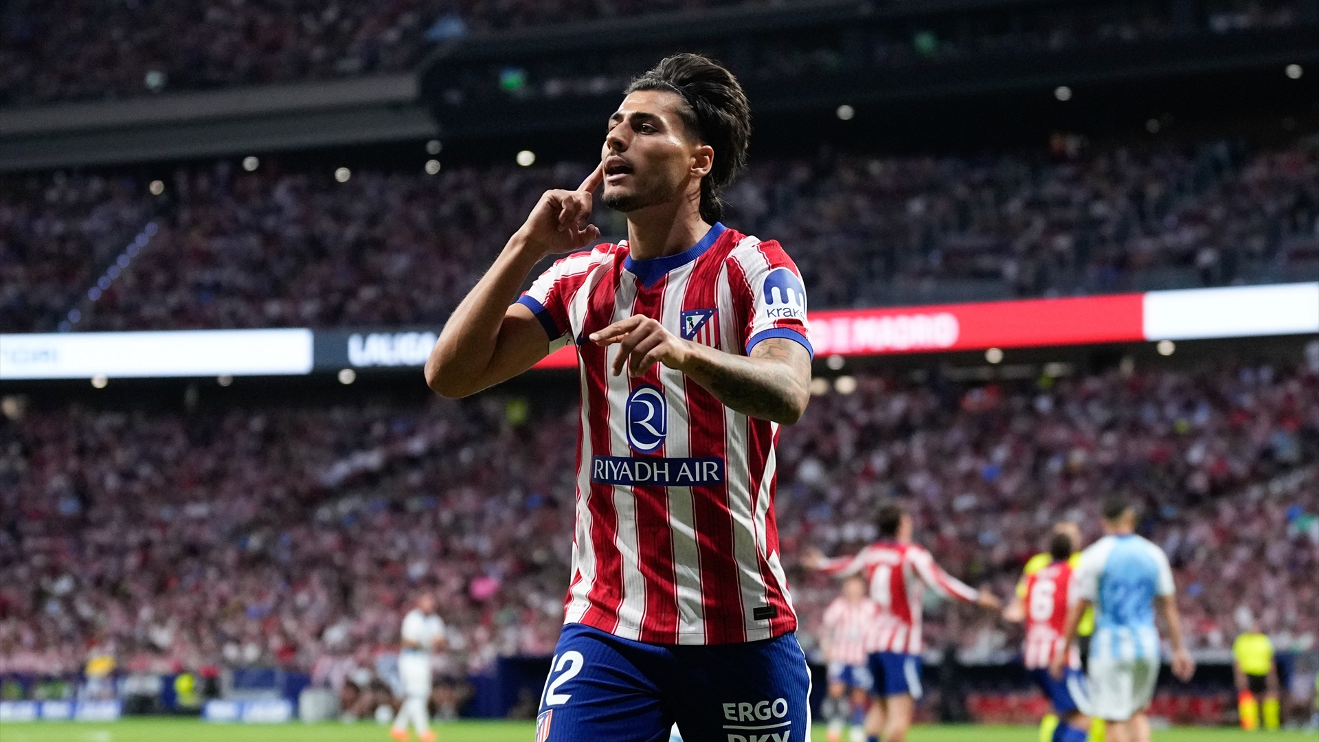 Carlos Martín, en el Atlético-Málaga de la primera jornada Carlos Martín, en el Atlético-Málaga de la primera jornada