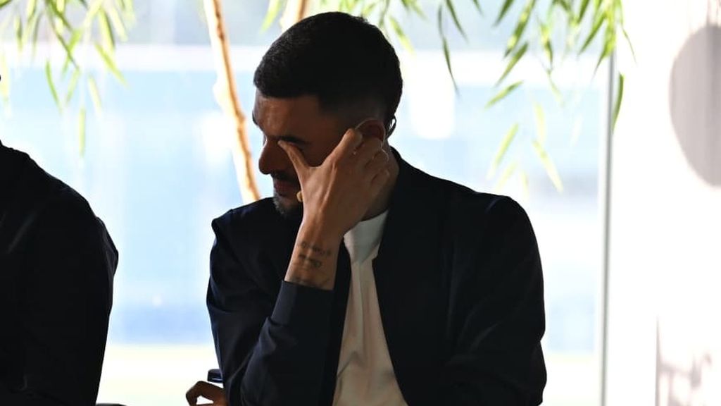 Lágrimas de Dani Ceballos durante su presentación con el Real Betis