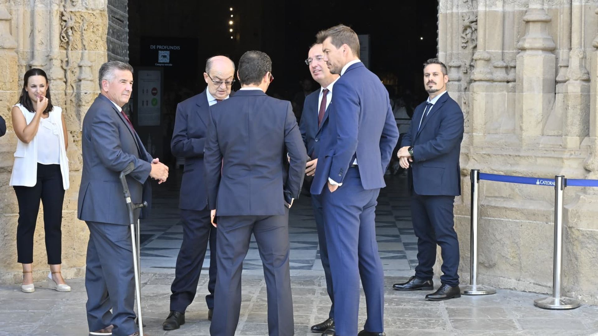 El consejo de administración, en la ofrenda floral del Sevilla FC a la Virgen de los Reyes