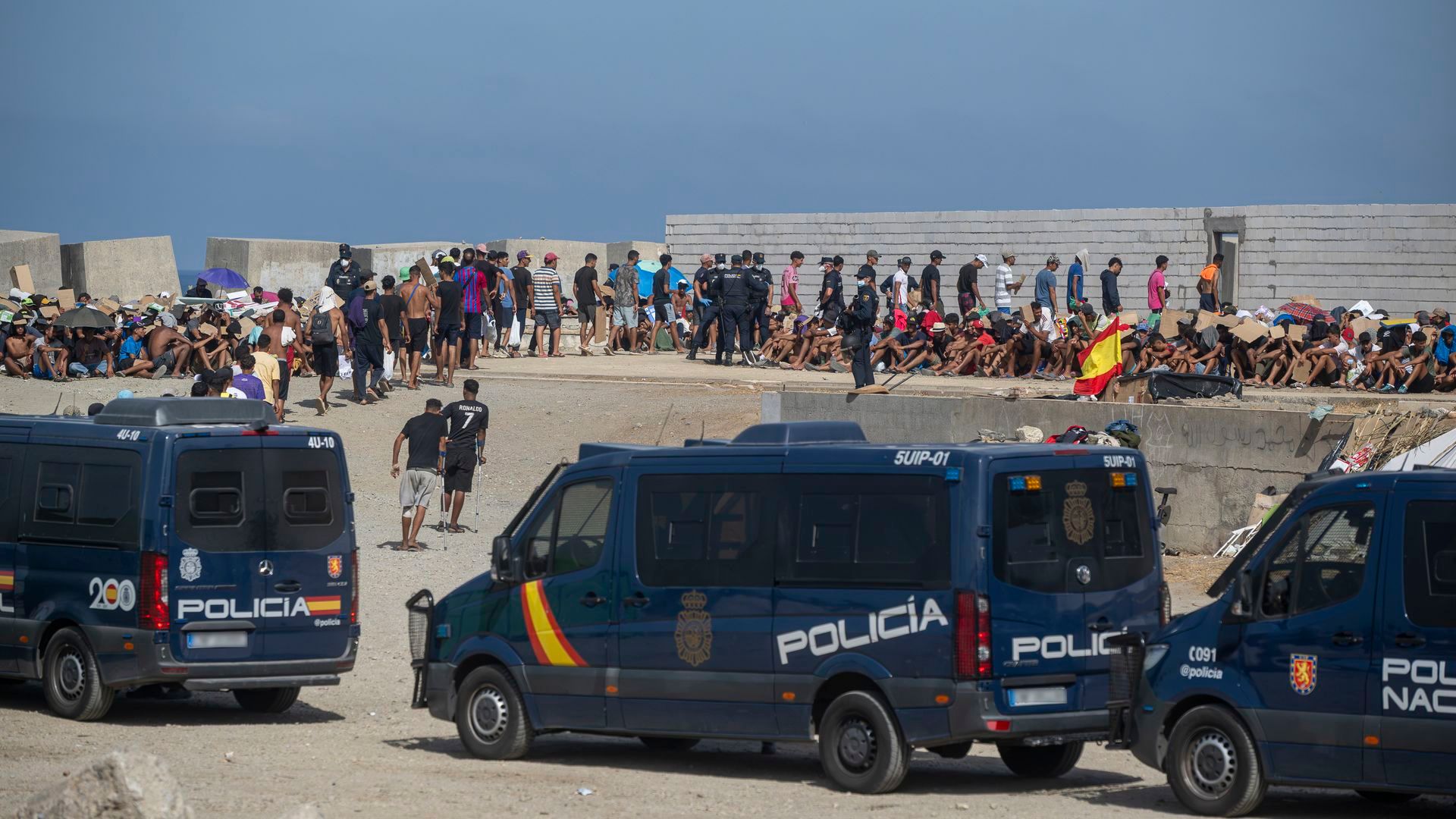 El informe de Policía cuestiona a las fuerzas de Marruecos: apunta a "guiado activo" de migrantes en Ceuta y planificación El informe de Policía cuestiona a las fuerzas de Marruecos: apunta a "guiado activo" de migrantes en Ceuta y planificación