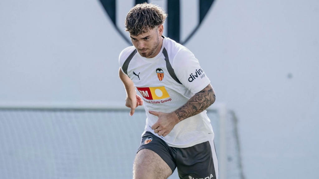 Harvey Elliot, presentado como jugador del Valencia CF