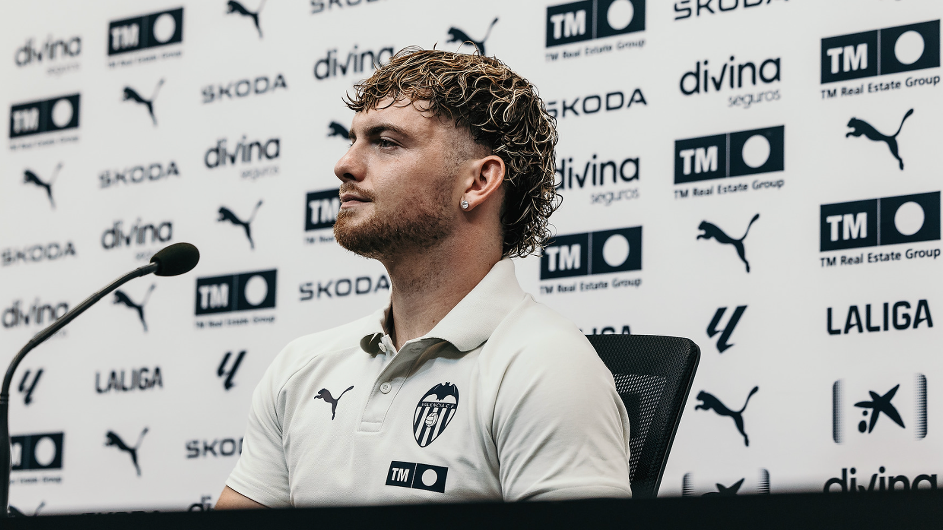 Harvey Elliott, presentado en Valencia