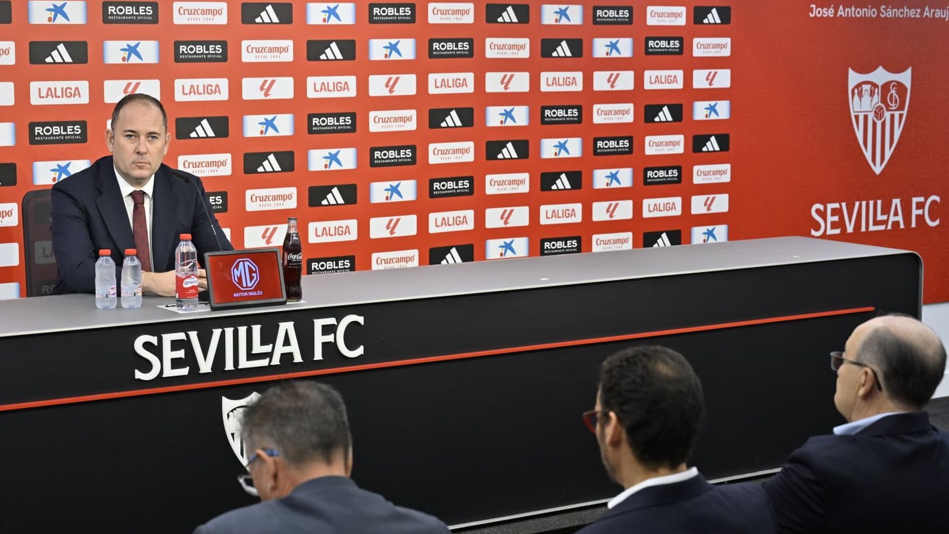 José Ignacio Navarro hace balance del mercado del Sevilla