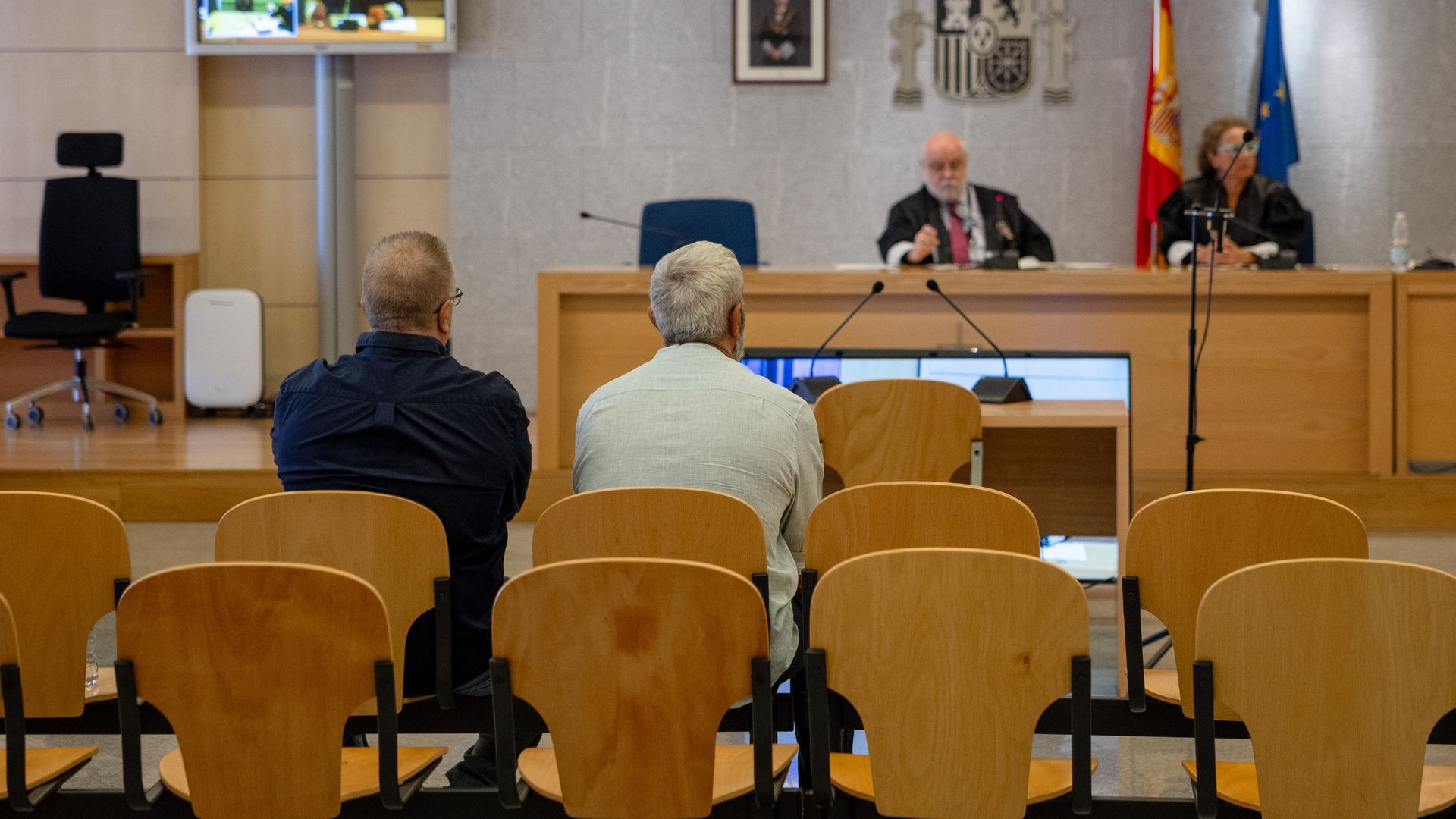 Juicio a dos agentes de la Policía tras acosar a una compañera