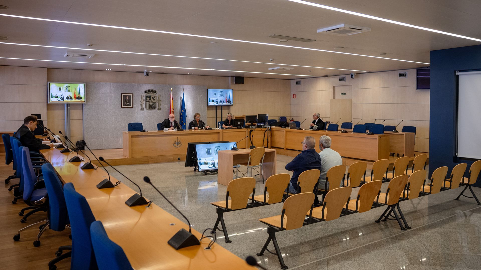 Juicio a dos agentes de la Policía tras acosar a una compañera
