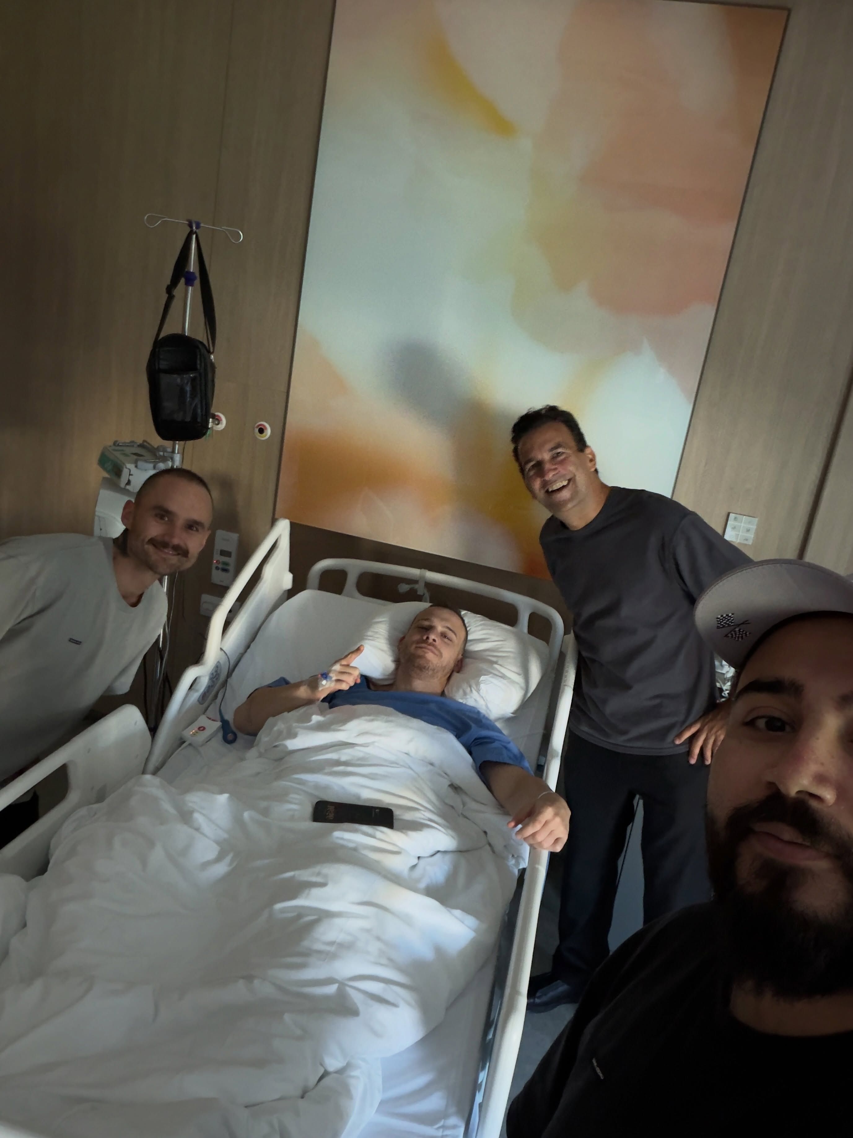 Kerem Bürsin en el hospita