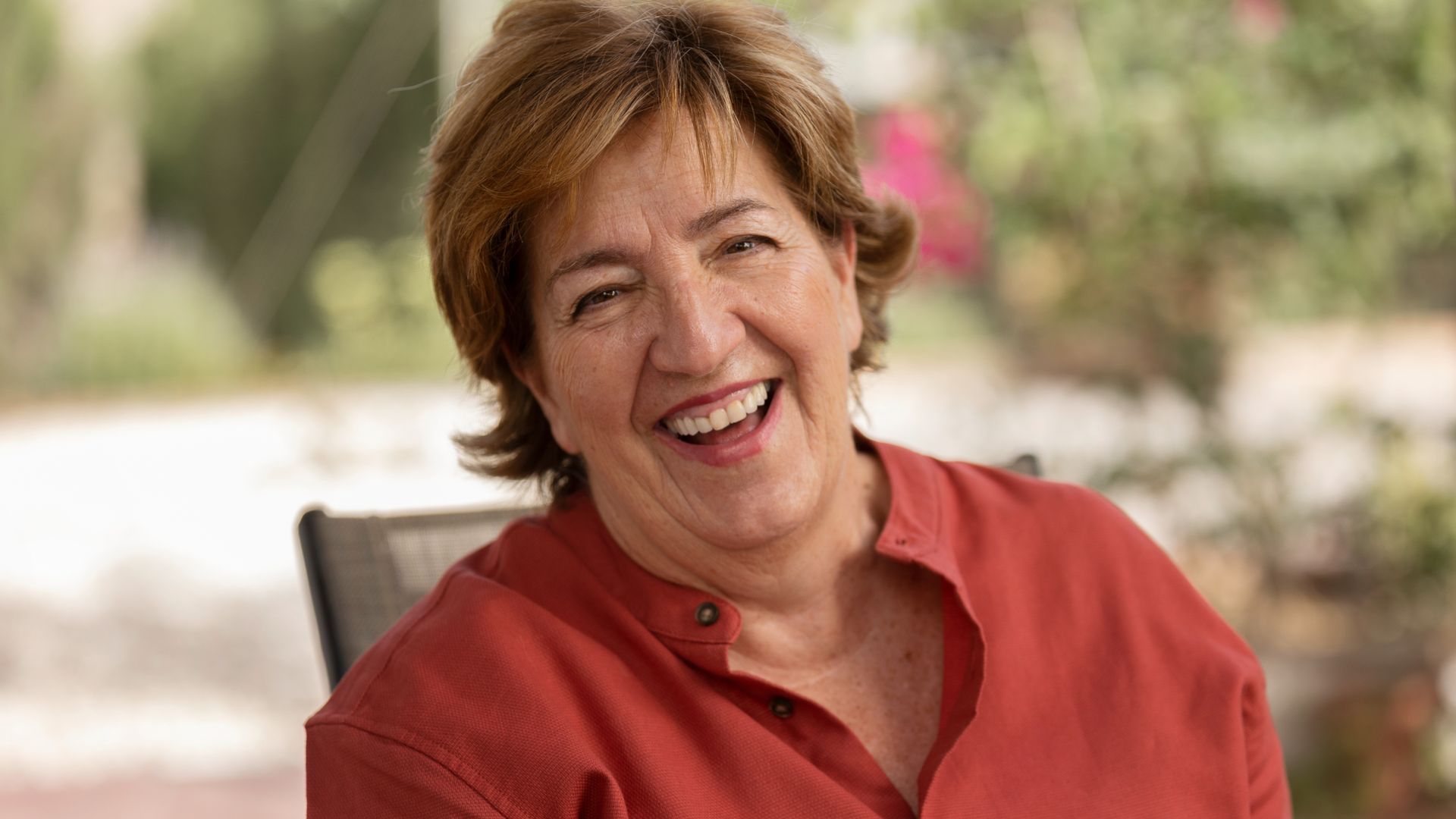Mujer de 60 años sonriendo Mujer de 60 años sonriendo