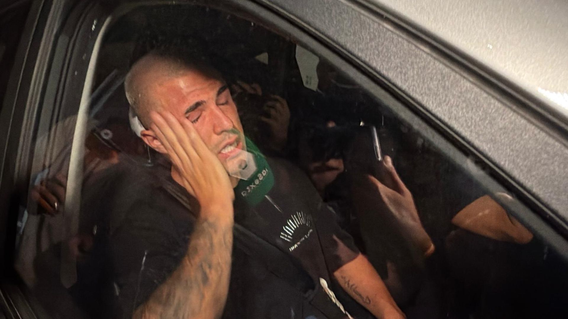 Pablo García, llorando desconsoladamente