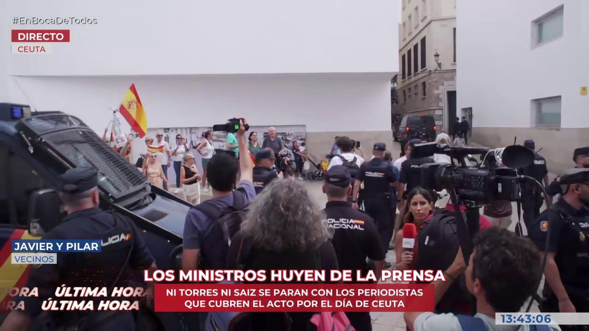 Vecinos de Ceuta increpan al grito de ‘traidores’ a los ministros y estos huyen: "Aquí hay más policía que en la frontera"