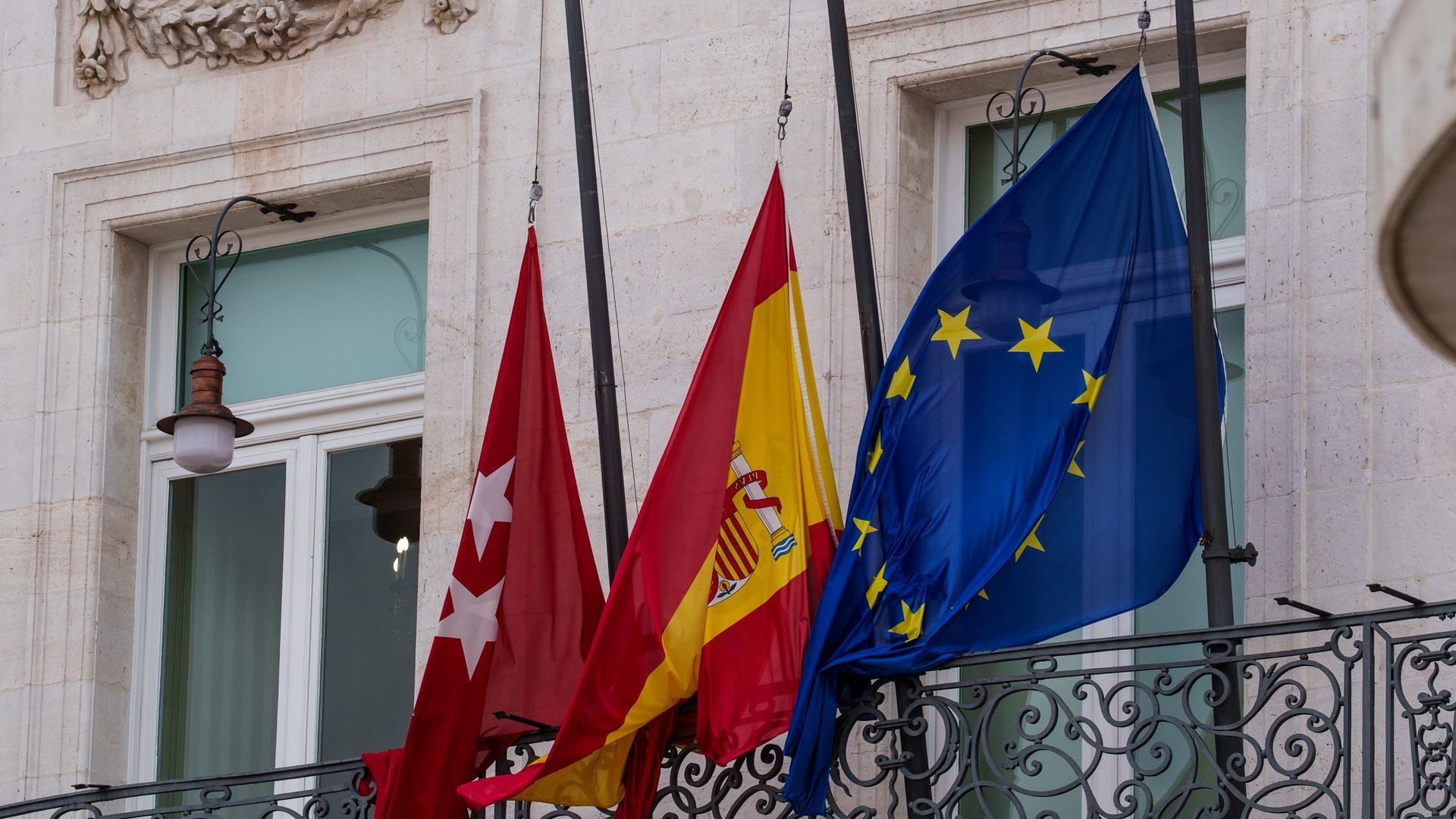Bandera de la Comunidad de Madrid Bandera de la Comunidad de Madrid