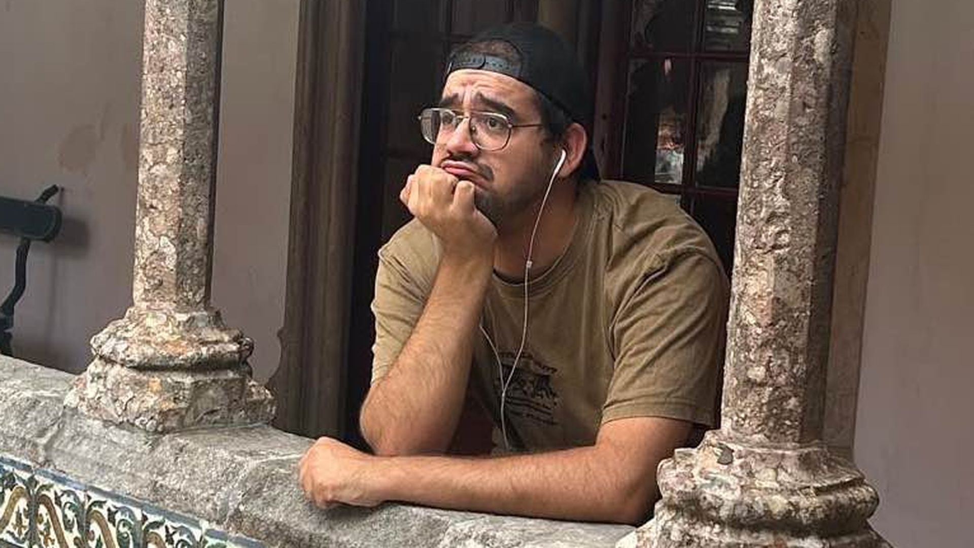 Edu Dalton demuestra que el daltonismo no tiene por qué ser un impedimento para dedicarse al dibujo y al audiovisual. Edu Dalton demuestra que el daltonismo no tiene por qué ser un impedimento para dedicarse al dibujo y al audiovisual.