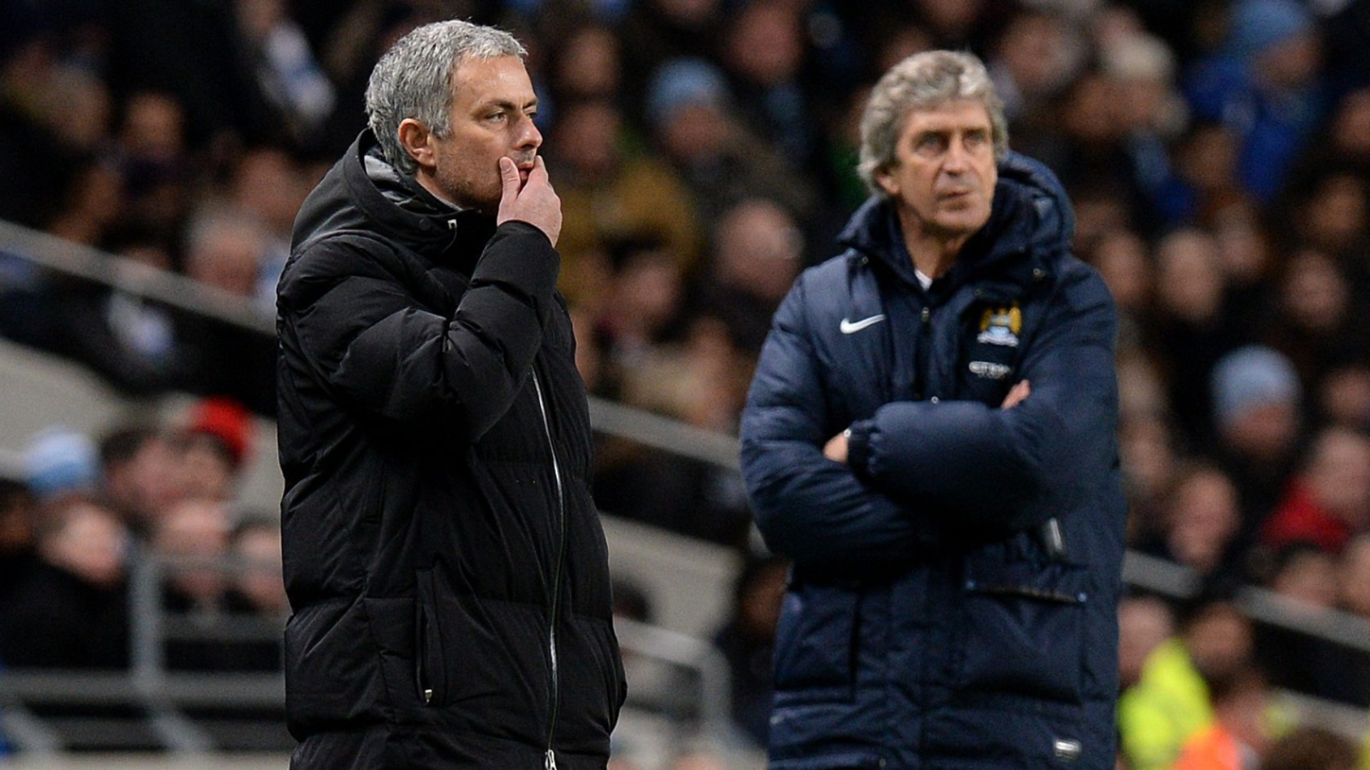 José Mourinho y Manuel Pellegrini, durante un partido en Inglaterra José Mourinho y Manuel Pellegrini, durante un partido en Inglaterra