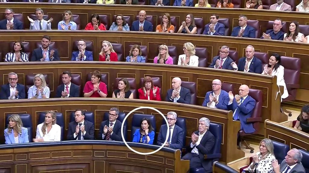 Margarita Robles no aplaude a Pedro Sánchez en su comparecencia en el Congreso sobre Ceuta