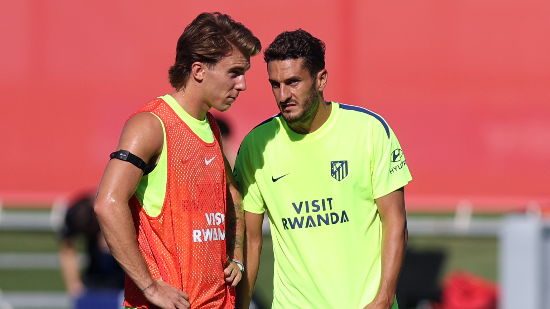Pablo Barrios y Koke Resurrección, en un entrenamiento del Atlético de Madrid Pablo Barrios y Koke Resurrección, en un entrenamiento del Atlético de Madrid