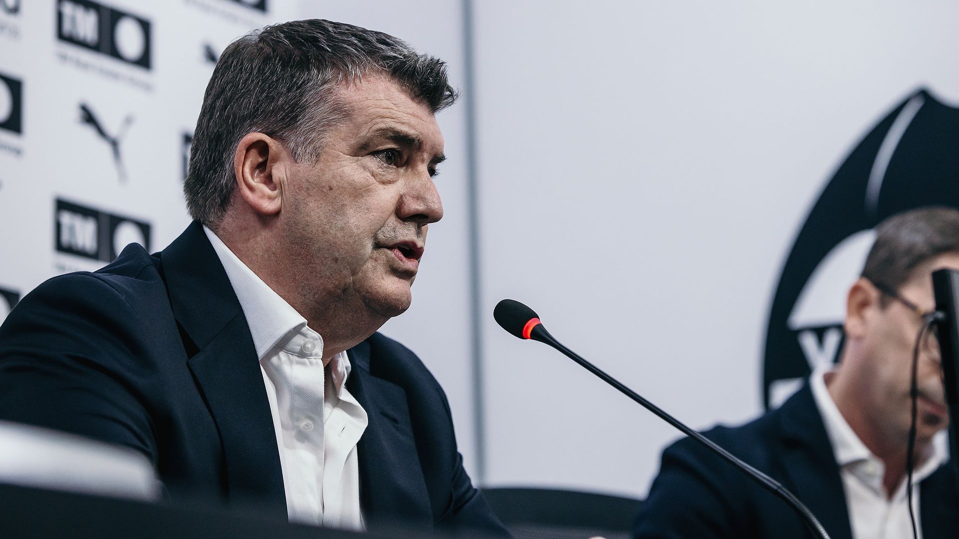Ron Gourlay en rueda de prensa