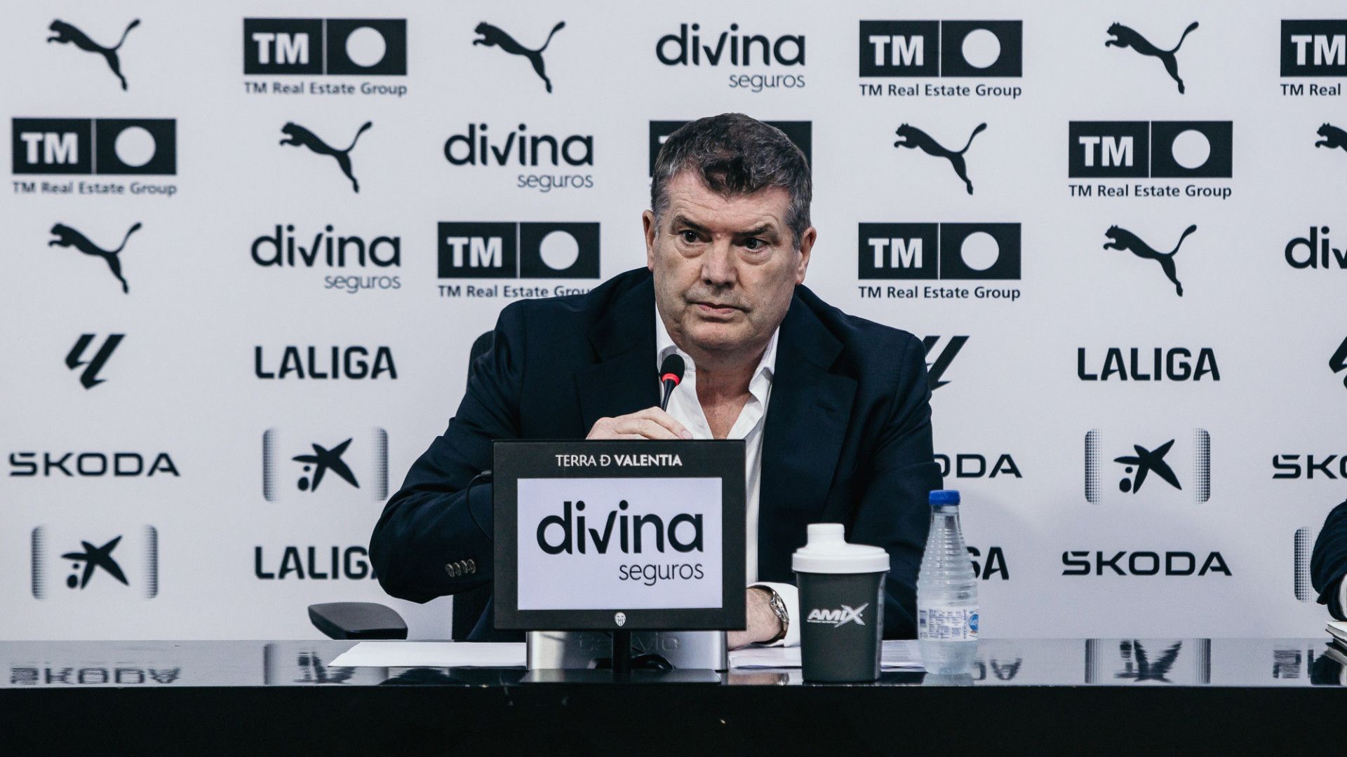 Ron Gourlay en rueda de prensa