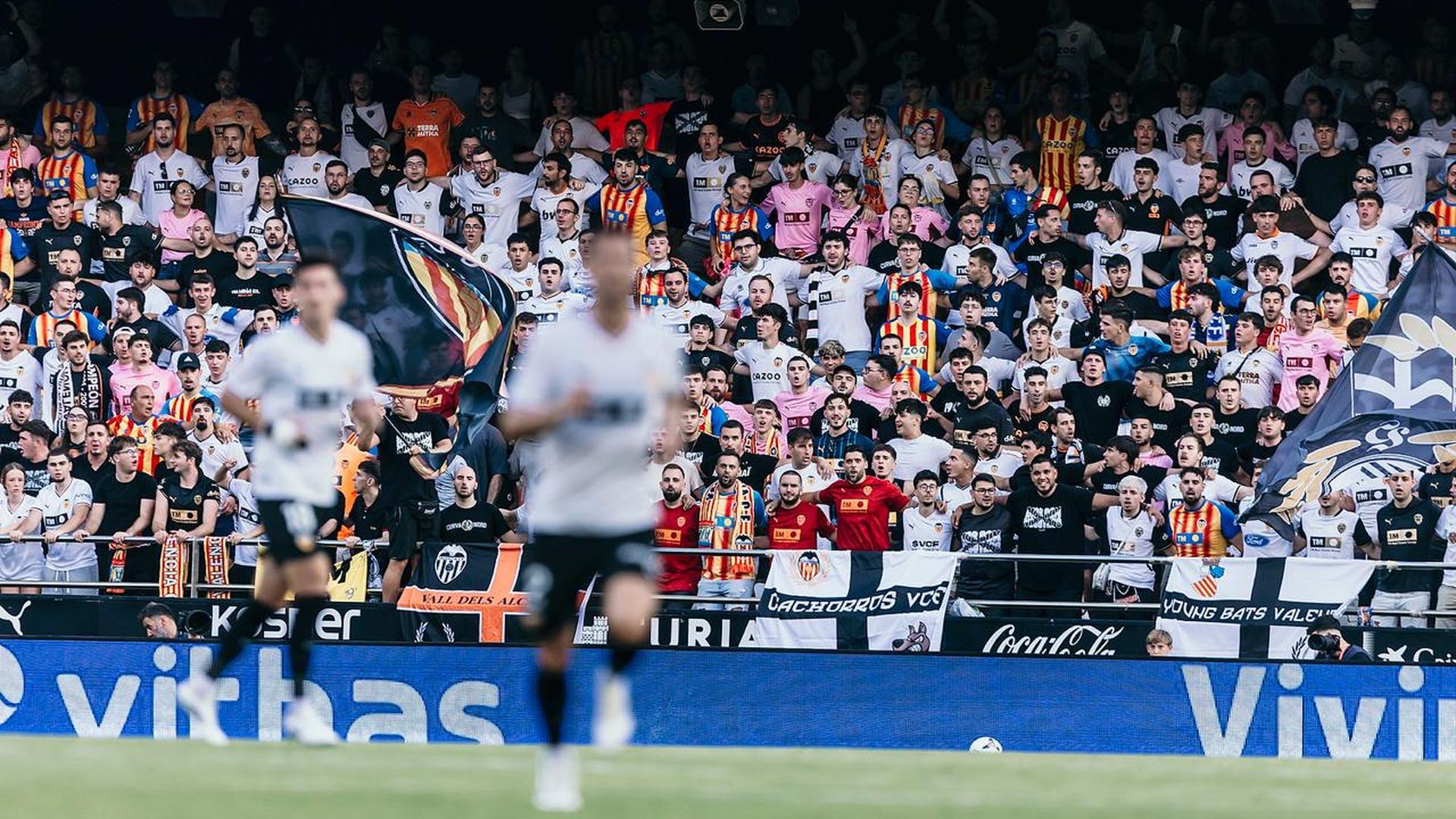 Afición del Valencia CF ante el Celta en Mestalla