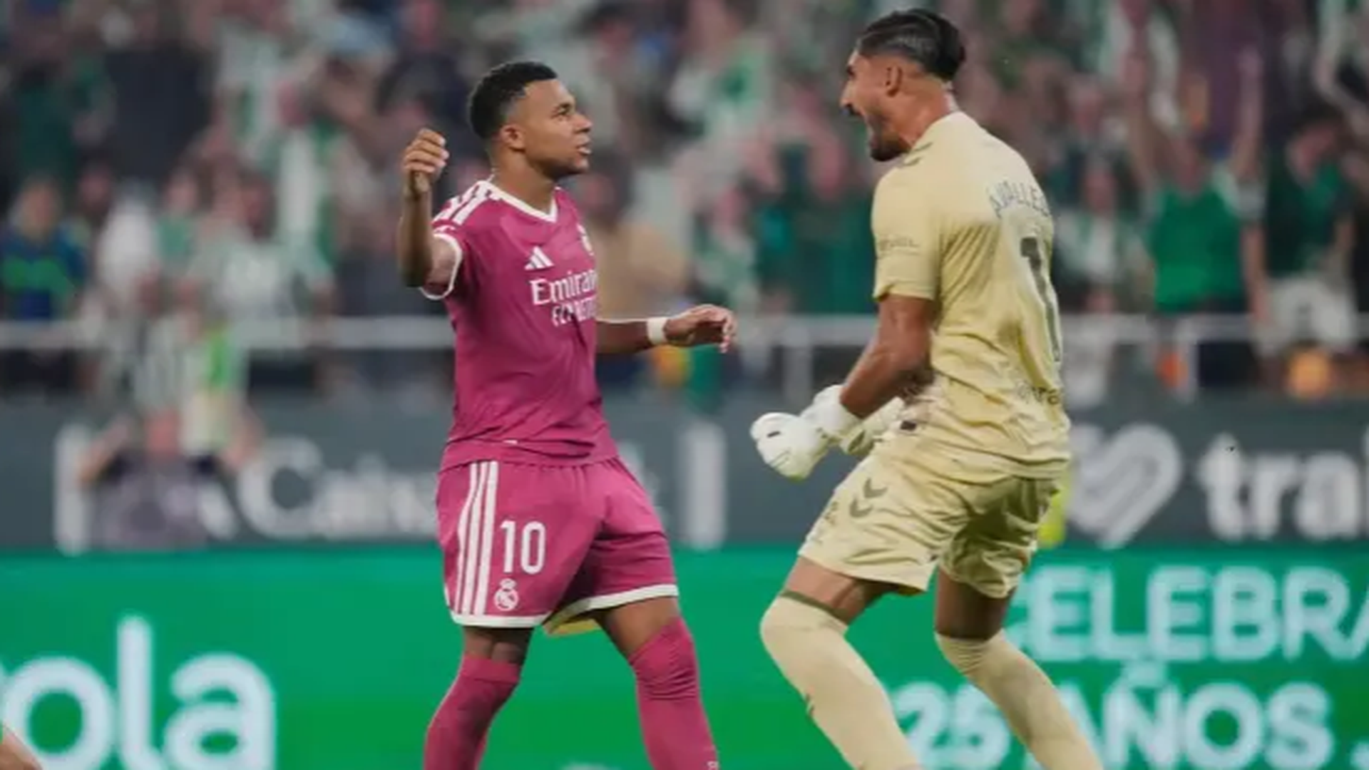 Álvaro Valles celebra el gol en la cara de Mbappé Álvaro Valles celebra el gol en la cara de Mbappé