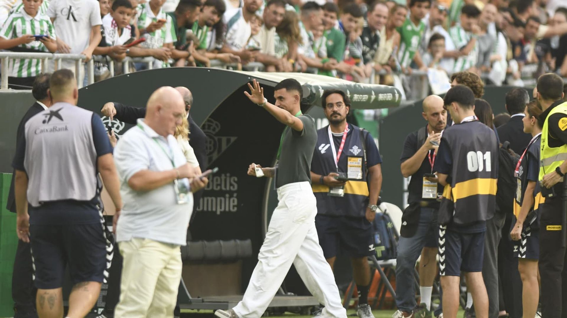 Dani Ceballos, sobre el césped de La Cartuja