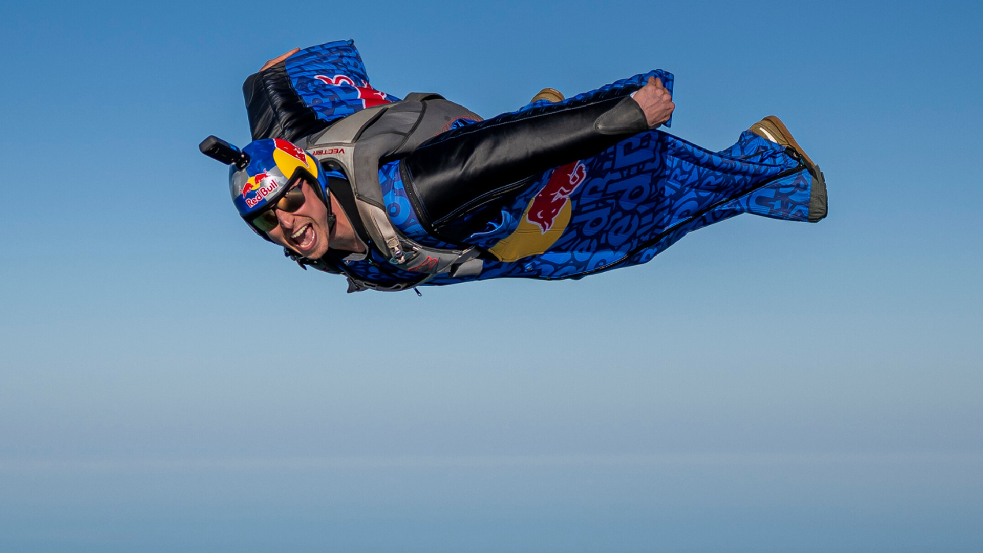 Dani Román, durante un vuelo con su traje de alas Dani Román, durante un vuelo con su traje de alas