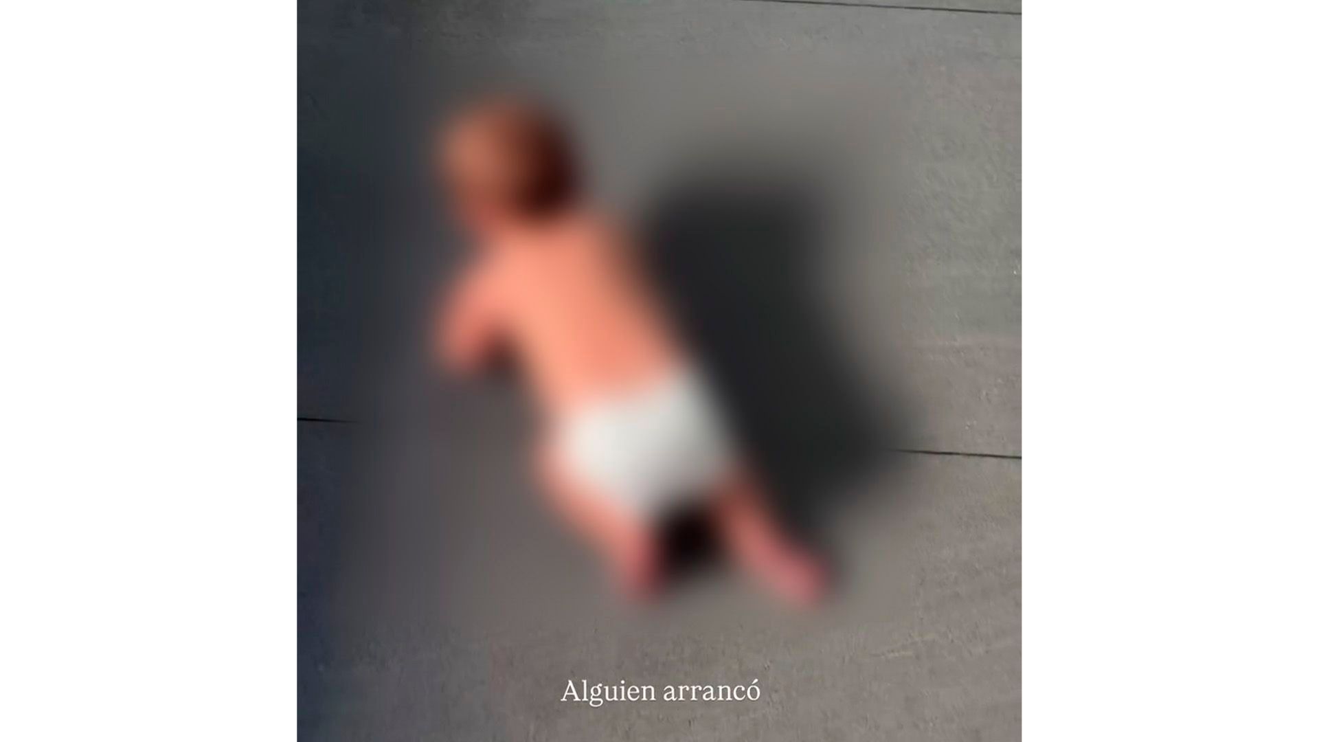 El hijo de Estela gateando