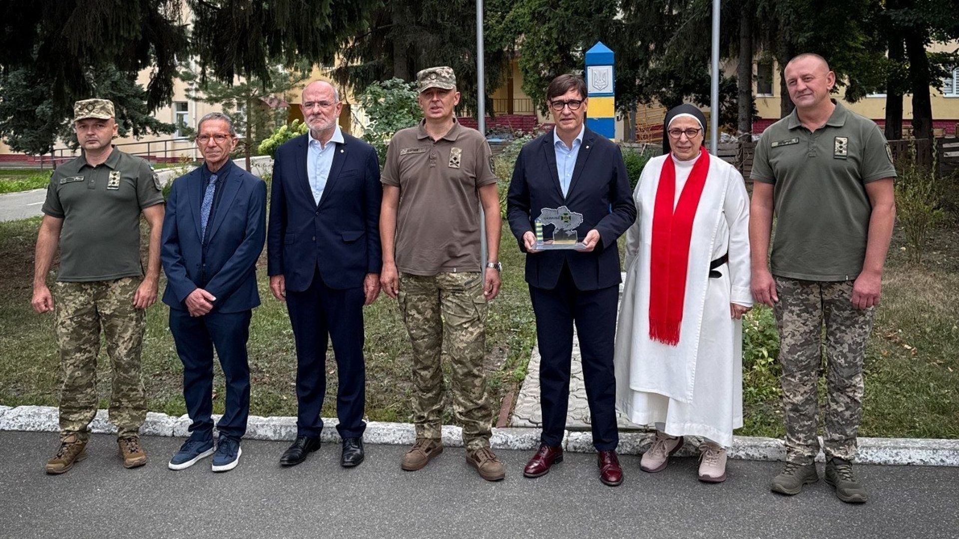 Illa y la embajadora de España en Ucrania se encuentran bien tras el ataque ruso en Kiev Illa y la embajadora de España en Ucrania se encuentran bien tras el ataque ruso en Kiev