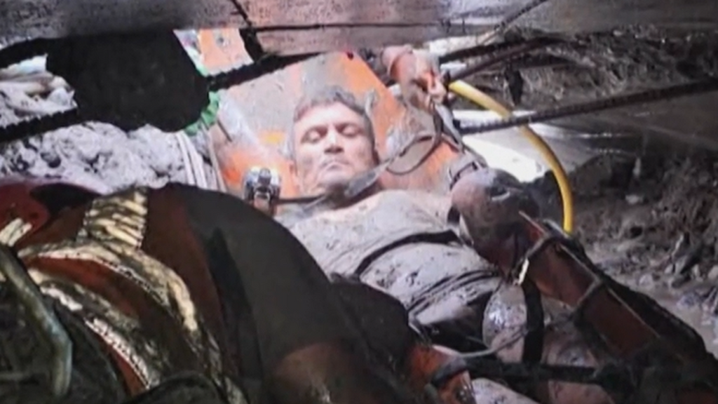 Las palabras del capataz rescatado tras nueve días sepultado en un túnel de Nepal: "Se me acabó el tiempo y no pude escapar"