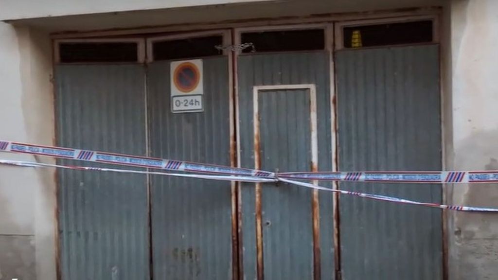 Los padres del bebe hallado muerto en Tarragona lo habrían enterrado en una caja de cartón en su casa