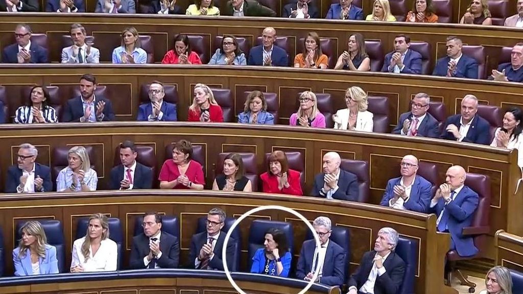 Margarita Robles se suma al todos contra Sánchez por Ceuta, pero solo con gestos