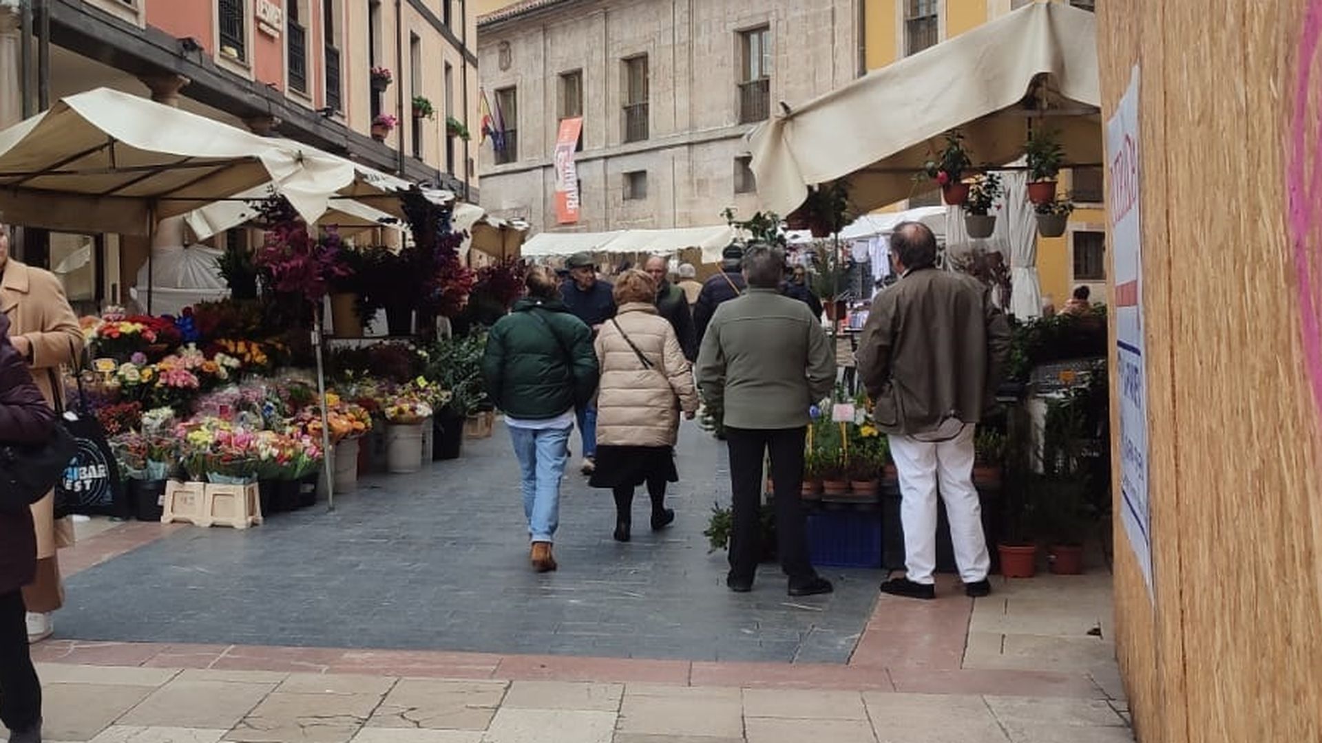 Puestos del mercado de El Fontán, en las calles del Oviedo Antiguo