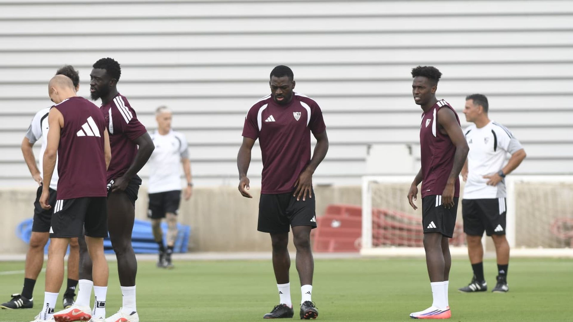 Youssouf Fofana y Félix Correia, en el último entrenamiento del Sevilla Youssouf Fofana y Félix Correia, en el último entrenamiento del Sevilla