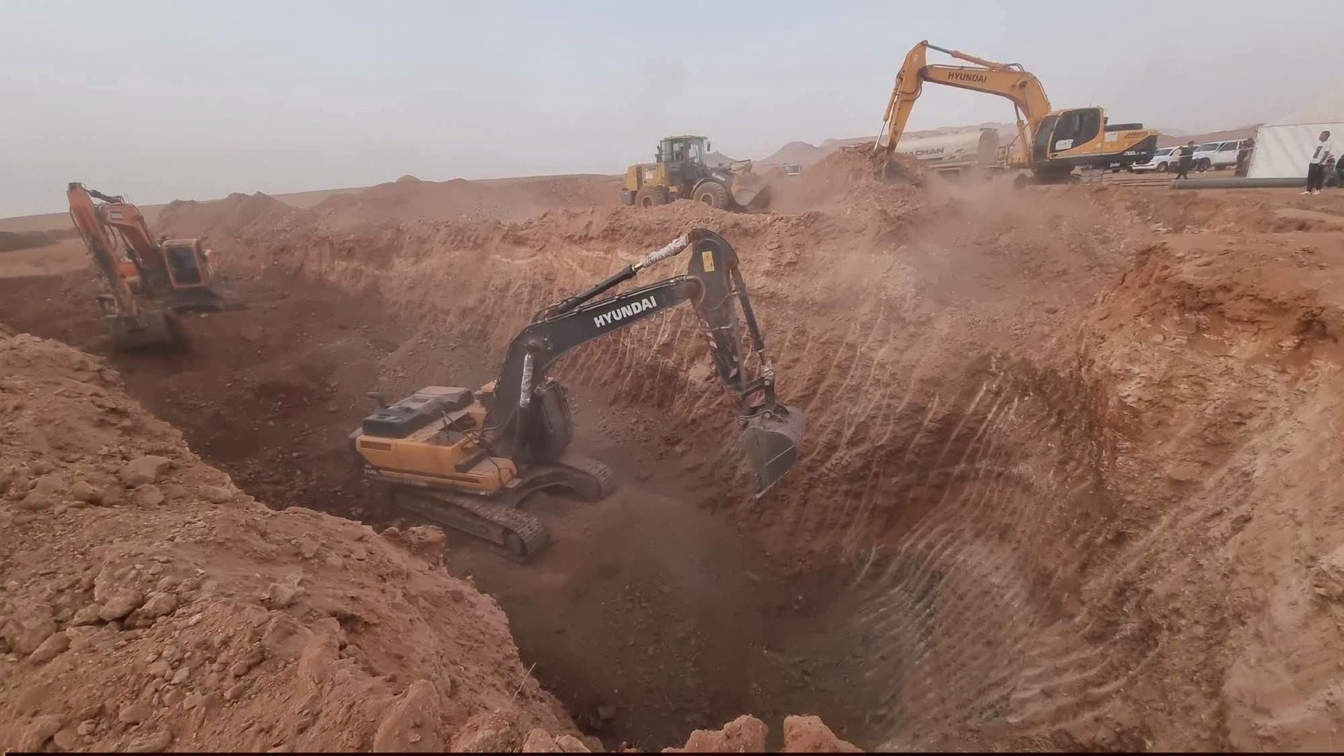 Ayoub, un niño de diez años atrapado en un pozo de Argelia: las autoridades tratan de rescatarlo Ayoub, un niño de diez años atrapado en un pozo de Argelia: las autoridades tratan de rescatarlo