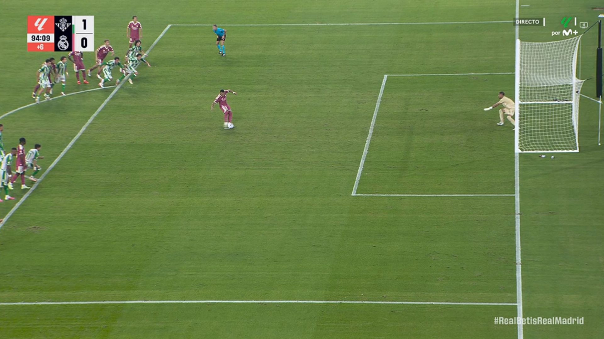 El salto de Bartra en el penalti parado de Valles a Mbappé El salto de Bartra en el penalti parado de Valles a Mbappé