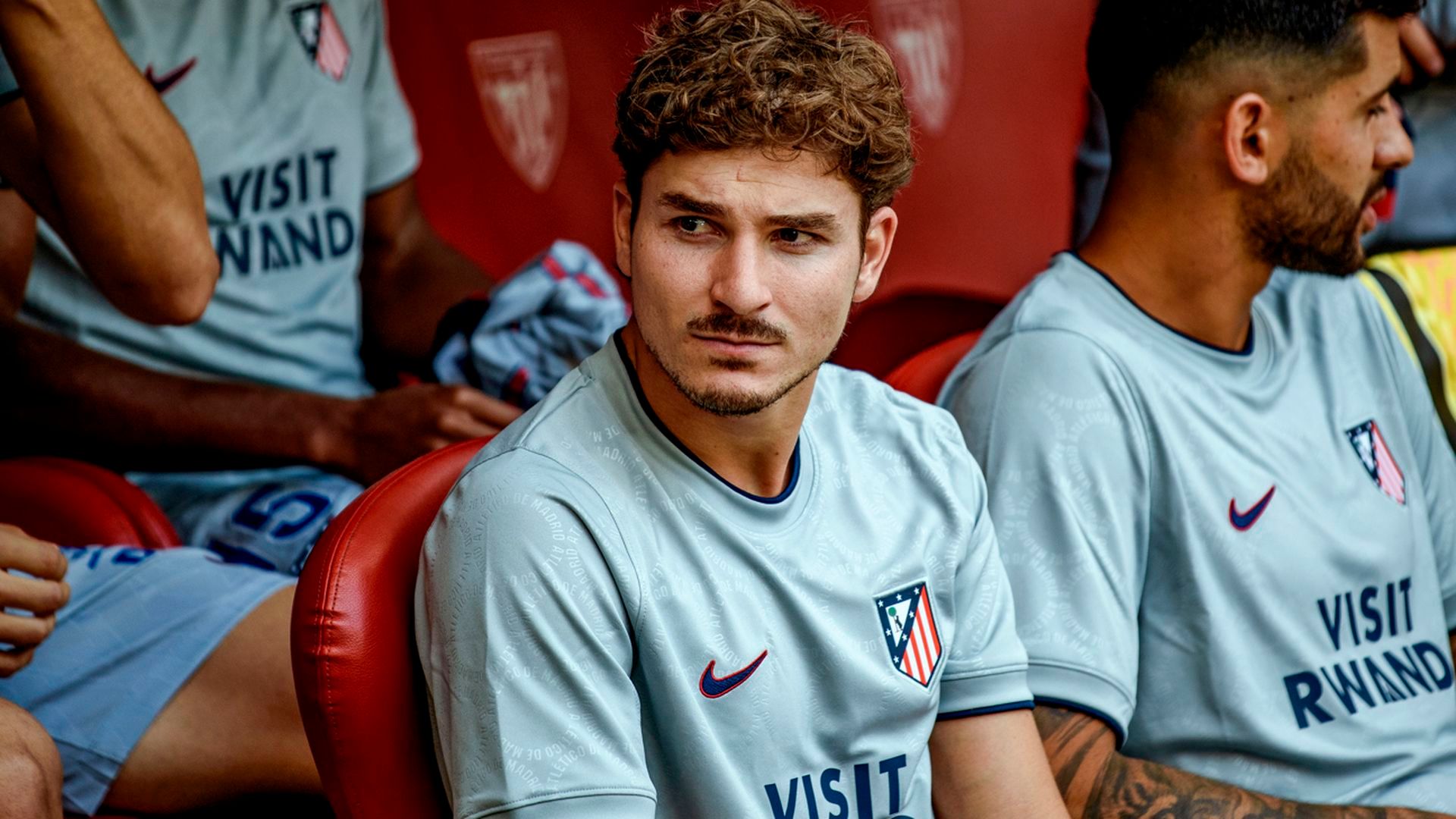 Julián Álvarez, en el banquillo de San Mamés en el Athletic-Atlético Julián Álvarez, en el banquillo de San Mamés en el Athletic-Atlético