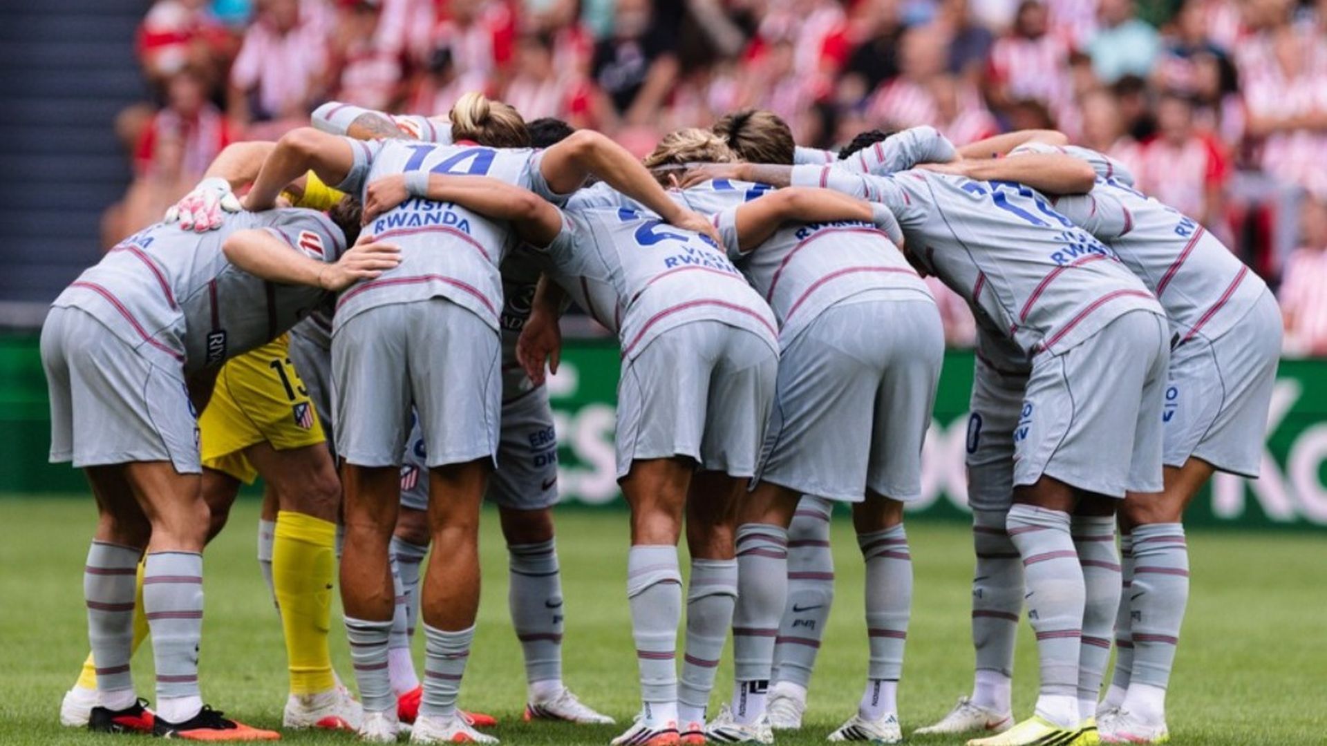 Piña de los jugadores del Atlético de Madrid antes de jugar ante el Athletic Piña de los jugadores del Atlético de Madrid antes de jugar ante el Athletic