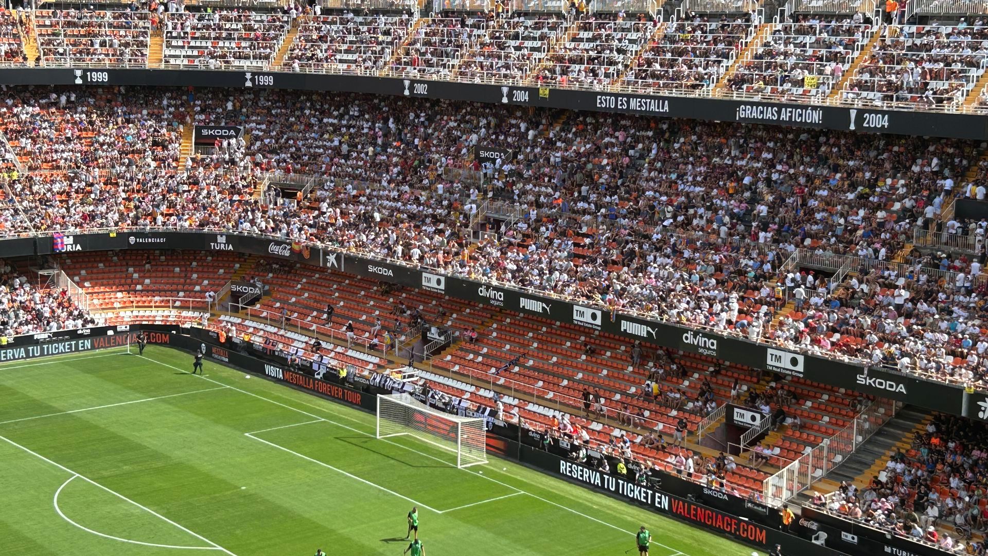 Así estaba la Curva al comienzo del partido