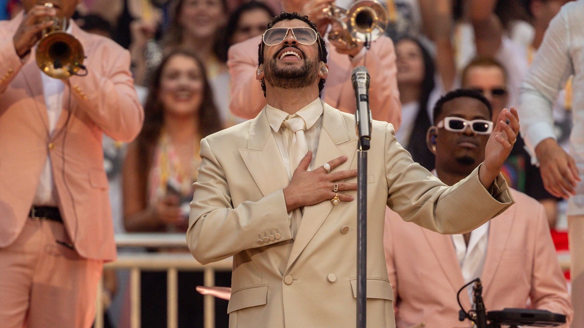Bad Bunny arrasa en los Premios Emmy tras conseguir siete galardones por su show en la Super Bowl Bad Bunny arrasa en los Premios Emmy tras conseguir siete galardones por su show en la Super Bowl