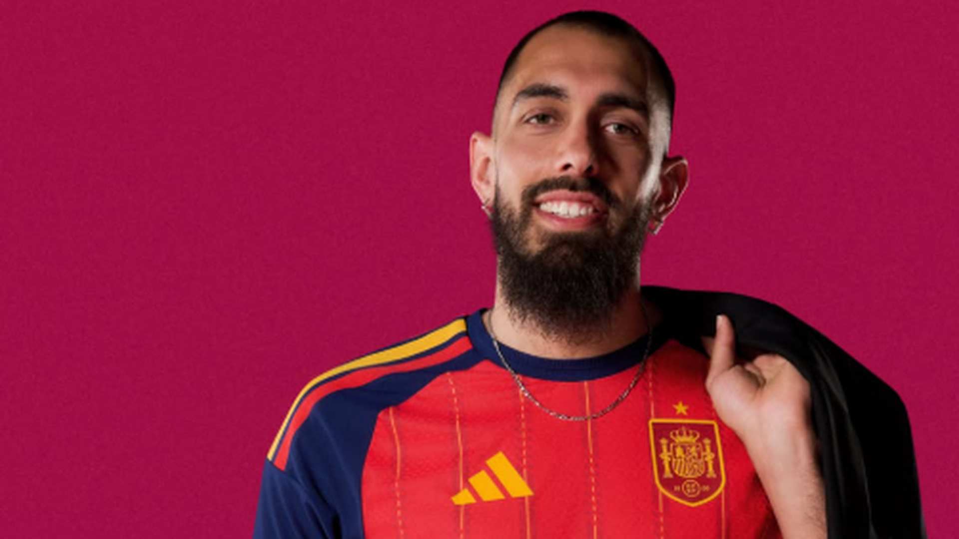 Borja Iglesias reacciona a los insultos homófobos de un youtuber contra el futbolista Héctor Bellerín: "Es una vergüenza"