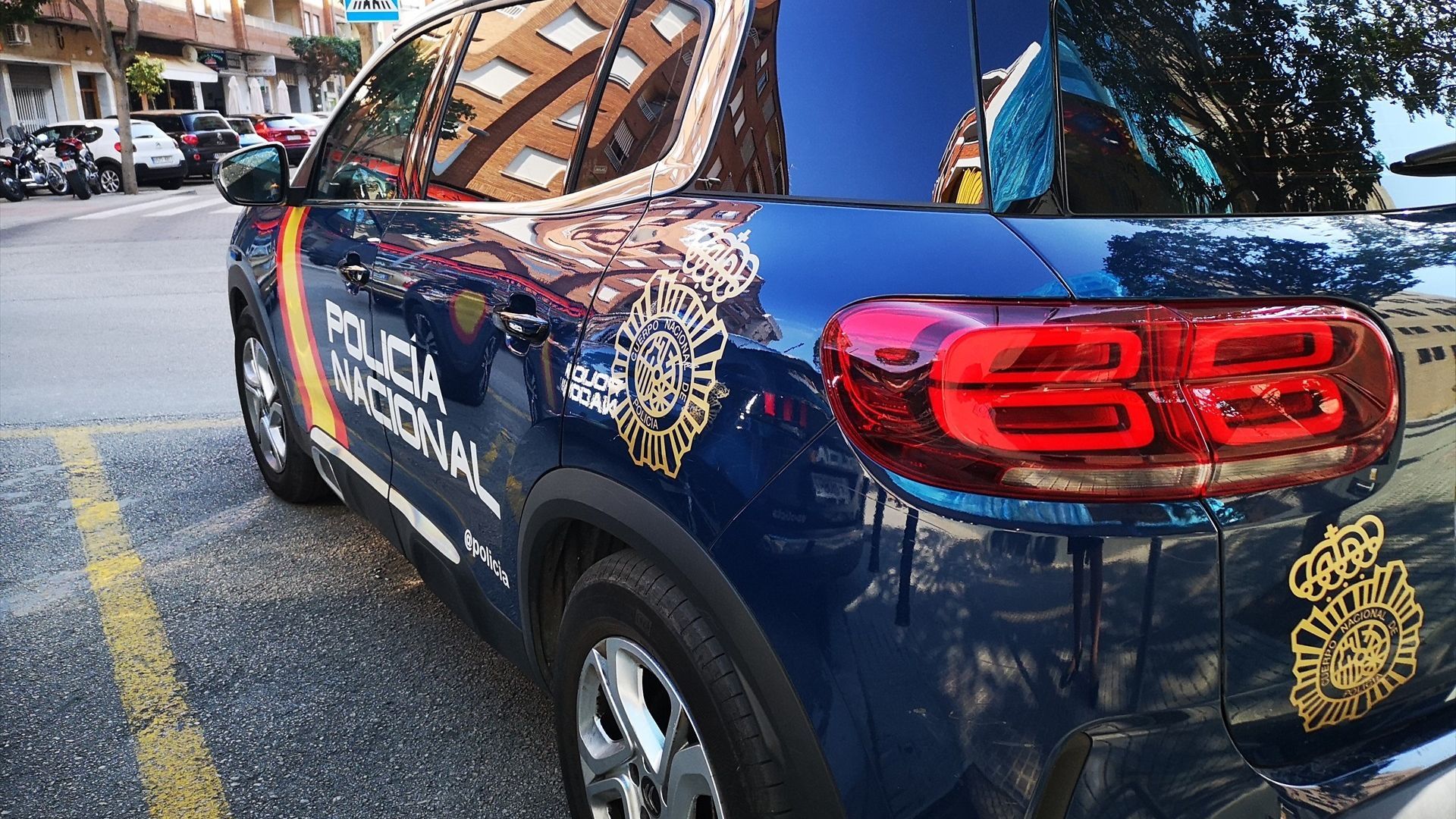 Detenido un neonazi por lanzar a su pareja del coche en marcha en Gandía, Valencia Detenido un neonazi por lanzar a su pareja del coche en marcha en Gandía, Valencia