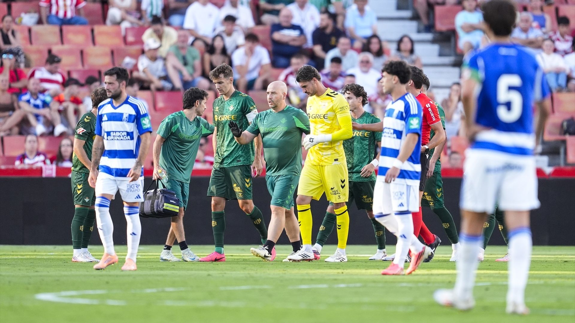Diego Conde, lesionado en el Granada-Betis