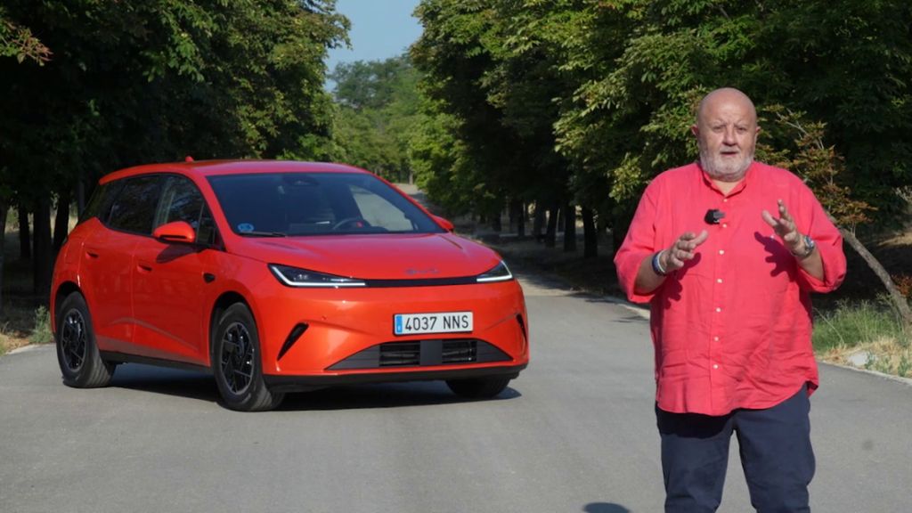 Gonzalo Serrano descubre el nuevo BYD Dolphin DM-i Sport