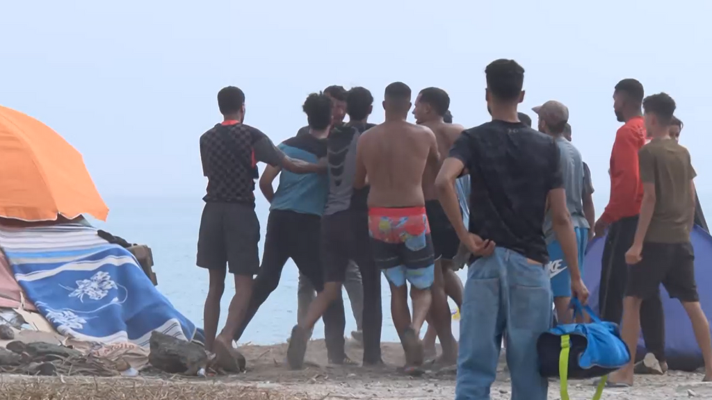 Herido un migrante tras recibir dos apuñaladas durante una pelea con otro en la playa del Trampolín, Ceuta