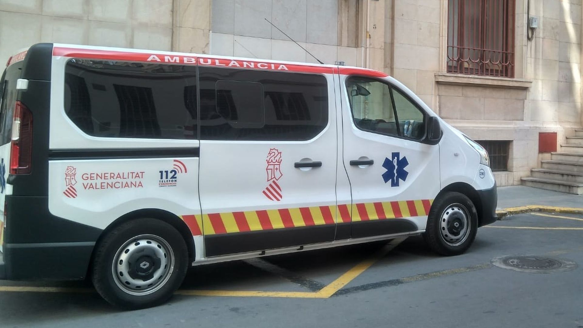 Heroico rescate de un ciudadano en Castellón tras meterse en el mar para rescatar a un hombre que no podía salir del agua Heroico rescate de un ciudadano en Castellón tras meterse en el mar para rescatar a un hombre que no podía salir del agua