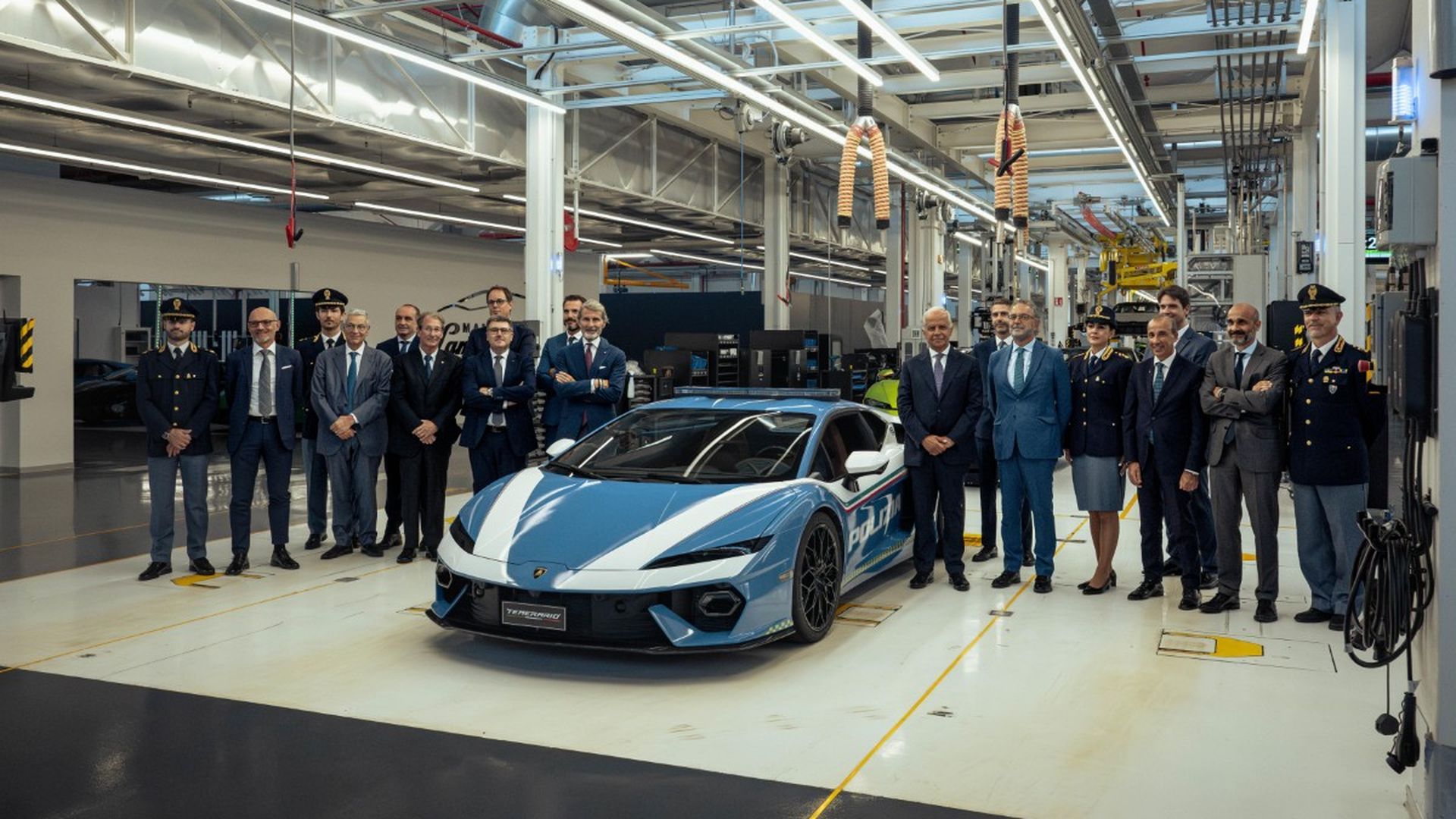 Lamborghini presenta el nuevo Temerario destinado a la Policía Estatal italiana.