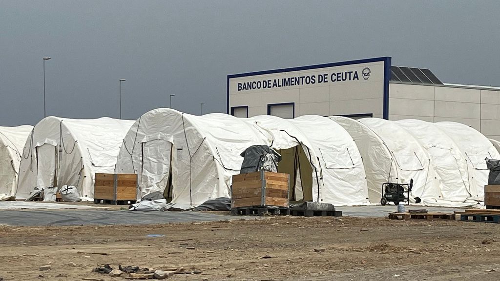 Las carpas para migrantes en Ceuta, en el punto de mira: Torres defiende que son "temporales", pero muchos vecinos están en contra