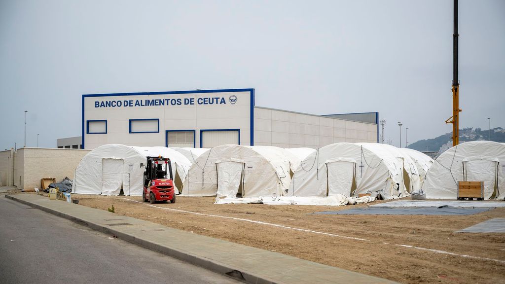 Ceuta teme que los acogidos en las carpas del puerto aprovechen para ir a la península como polizones en los buques que enlazan con la península