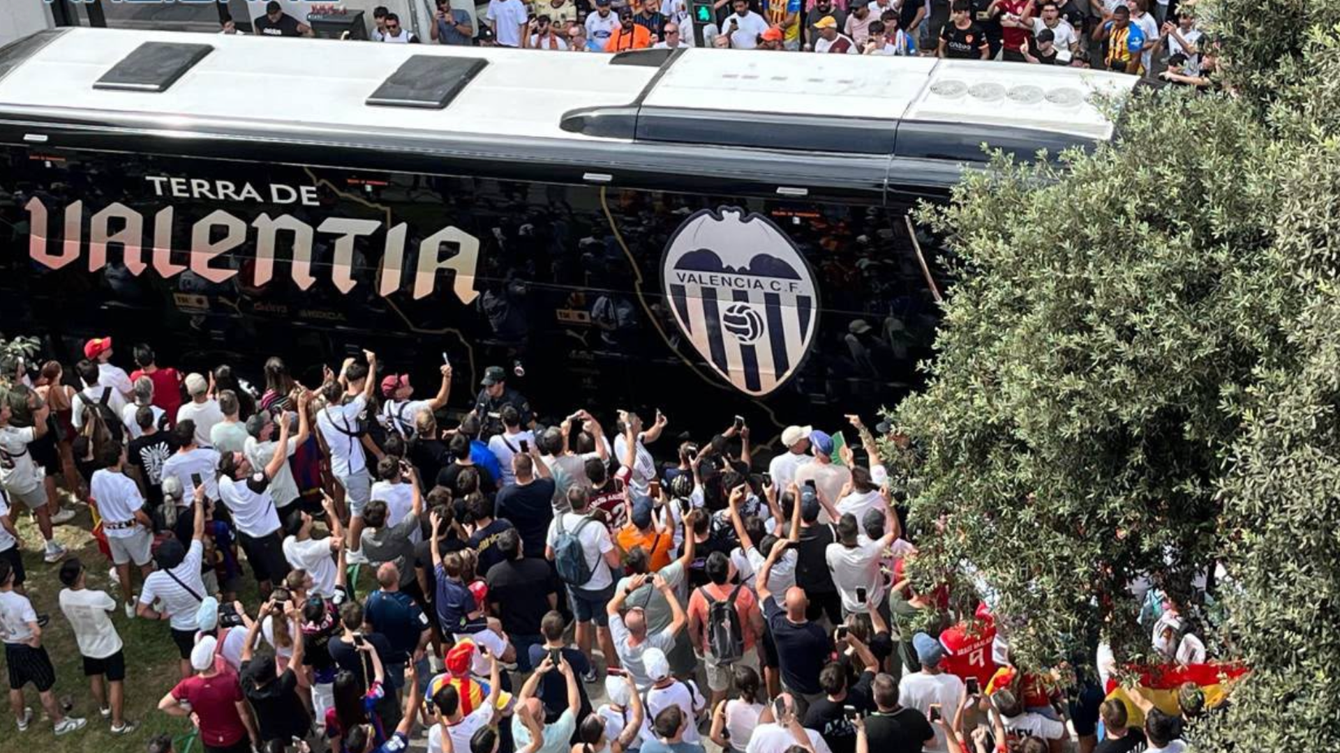 El autobús a la llegada a Mestalla